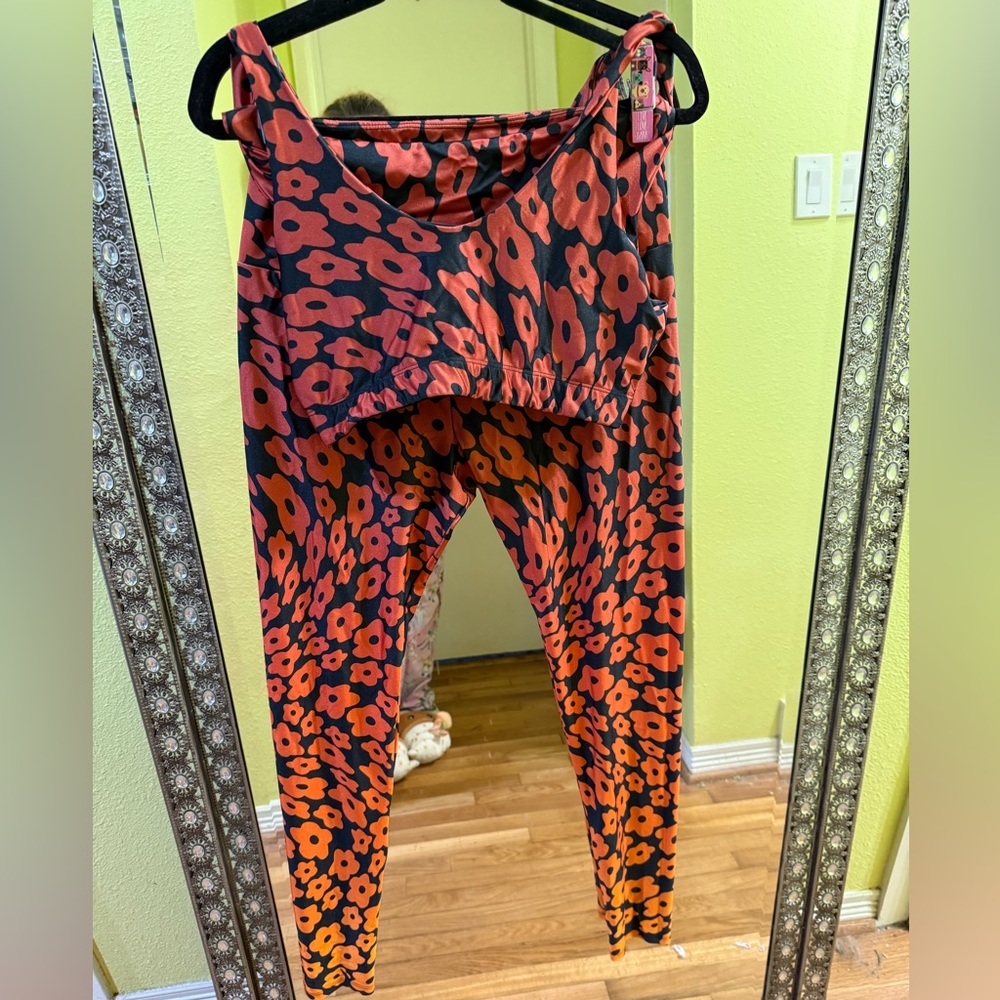 Goldsheep Burnt Orange & Black Floral Leggings & Bra Set